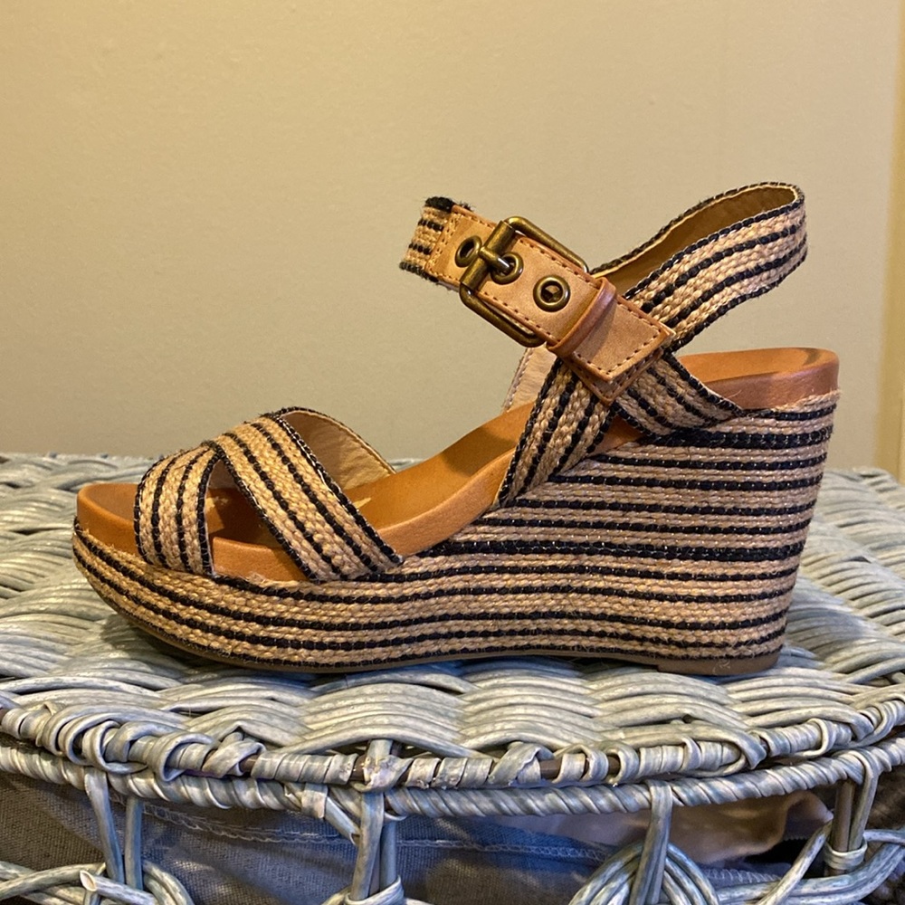 Excellent condition, MIA Wedges!